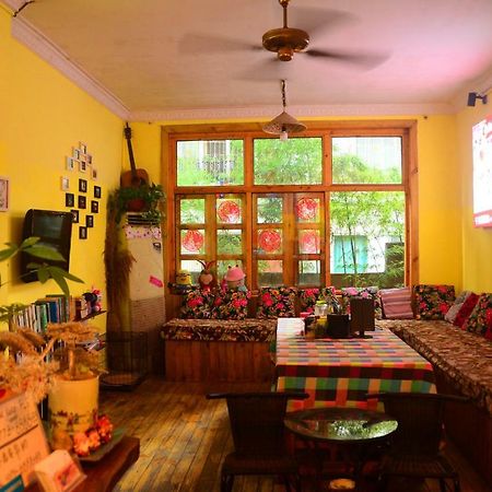 En Attendant Godot Youth Hostel Яншо Экстерьер фото