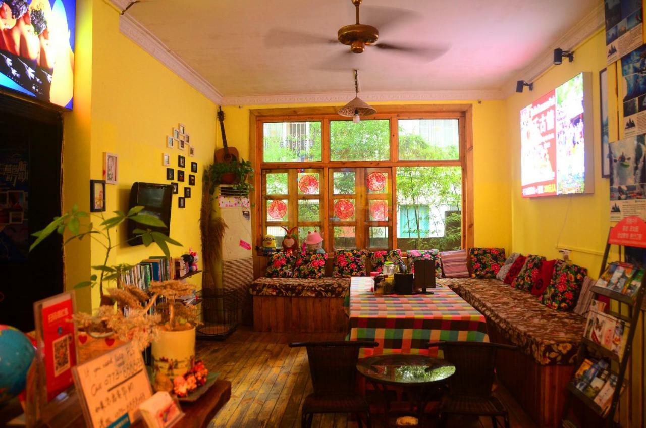 En Attendant Godot Youth Hostel Яншо Экстерьер фото